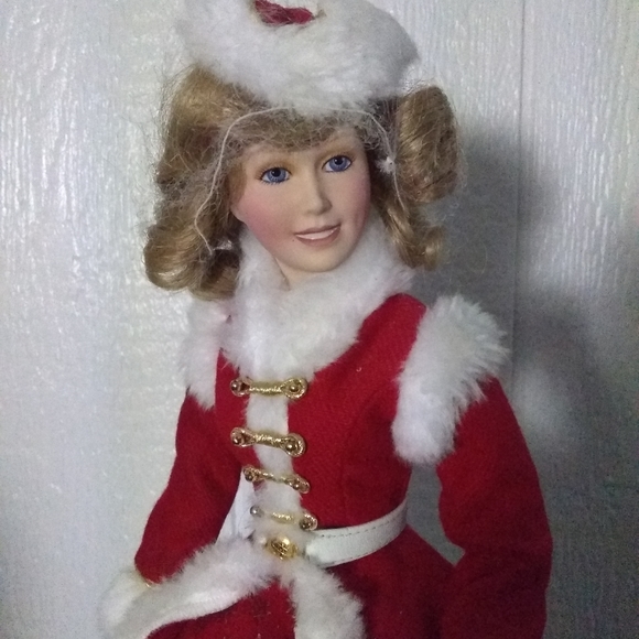 Holly - Collectible Franklin Mint Red Velvet Christmas Porcelain 16" Doll - Picture 8 of 8